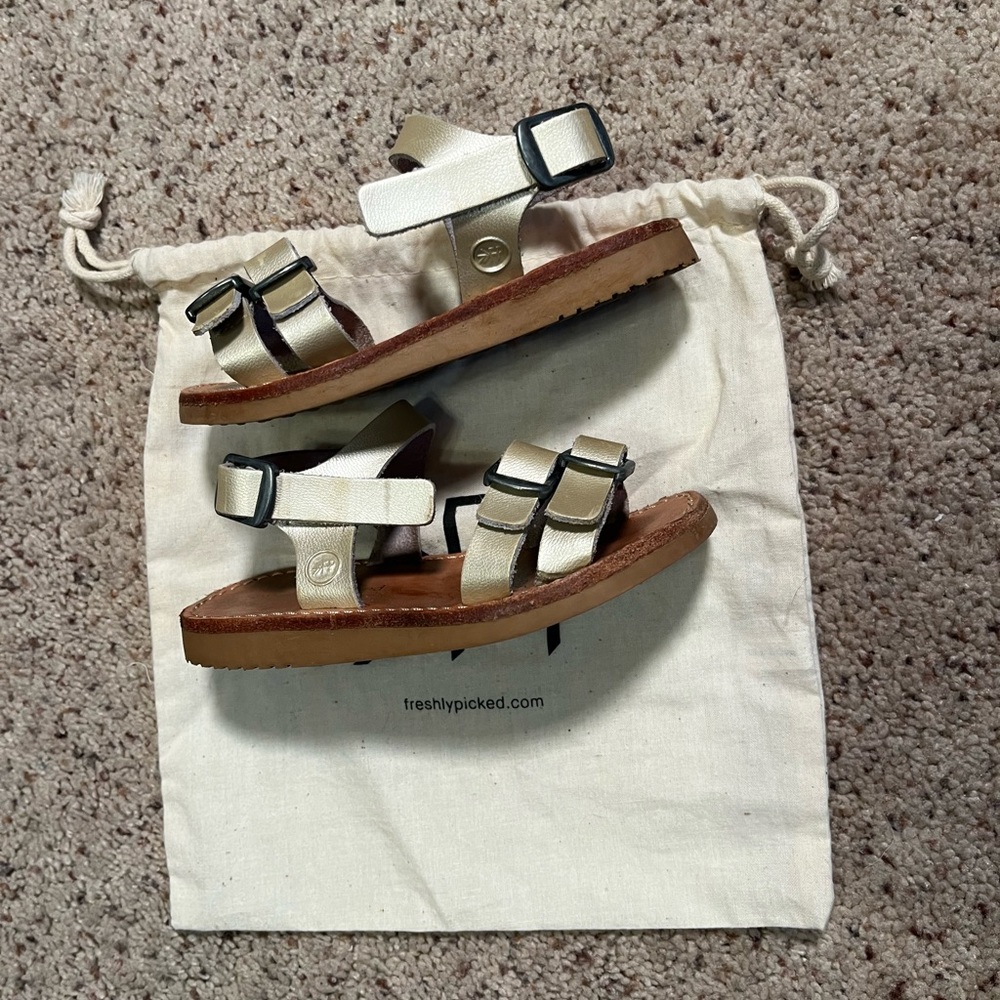 Toddler Girl’s Freshly Picked Gold Rockaway Sandals - Size 5 - Picture 3 of 5